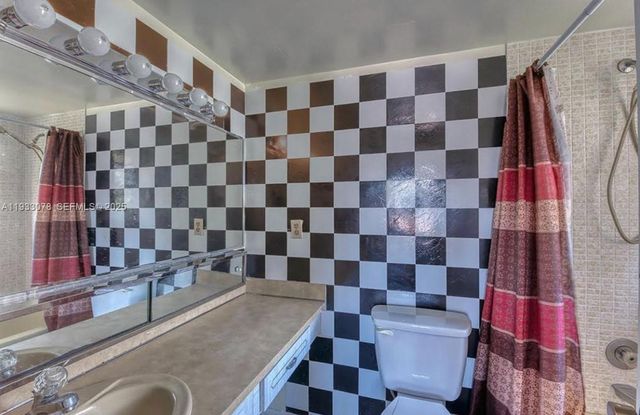 12027 S Greenway Cir 206, Royal Palm Beach, FL 33411