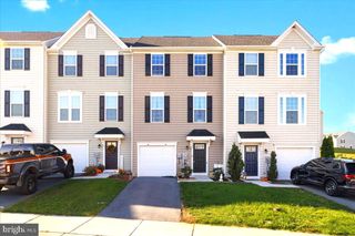 26 QUEBEC CT, Falling Waters, WV 25419