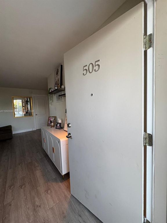 Image 16 of property listing at 910 Michigan Ave 505, Miami Beach, FL 33139