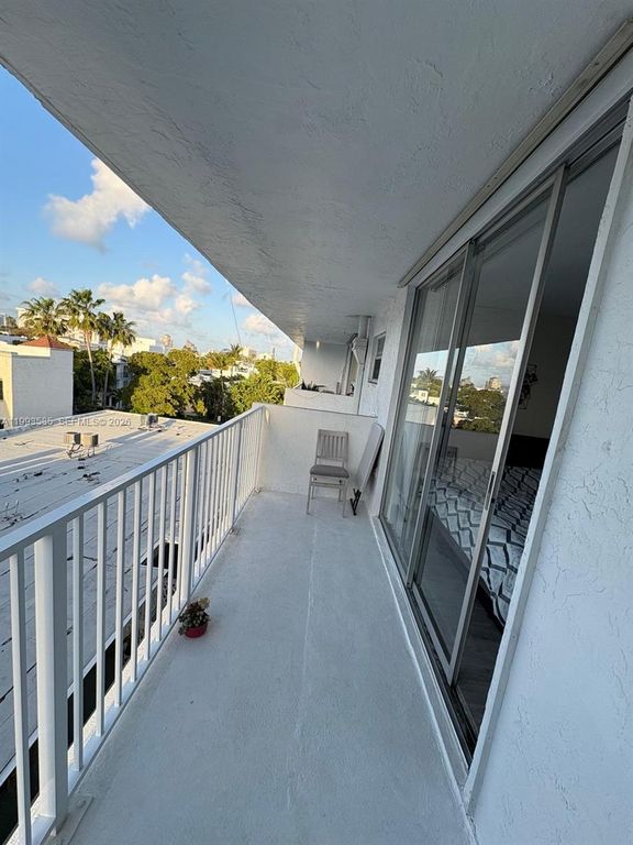 Image 6 of property listing at 910 Michigan Ave 505, Miami Beach, FL 33139