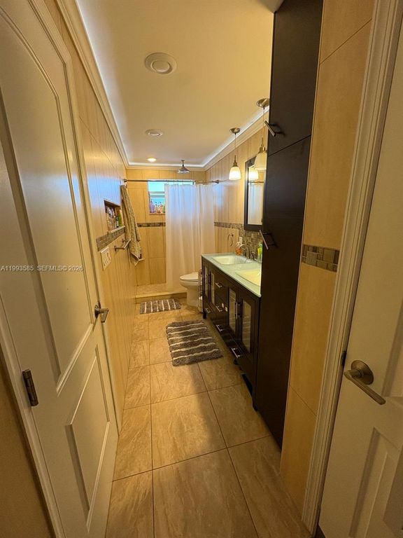 Image 9 of property listing at 910 Michigan Ave 505, Miami Beach, FL 33139