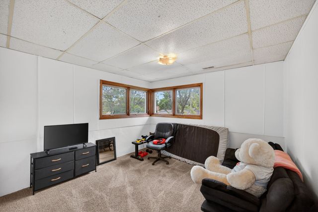 218 16 St N Street, Chariton, IA 50049