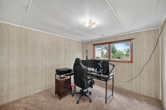 218 16 St N Street, Chariton, IA 50049