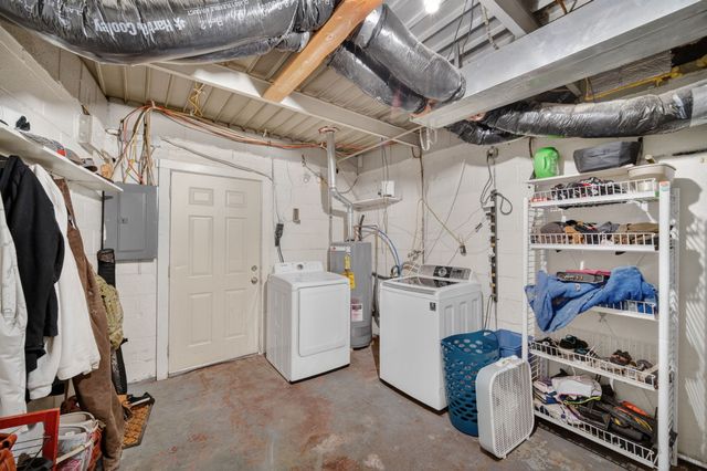 218 16 St N Street, Chariton, IA 50049