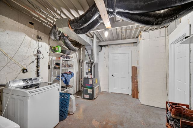 218 16 St N Street, Chariton, IA 50049