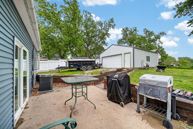 218 16 St N Street, Chariton, IA 50049