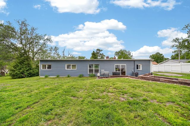 218 16 St N Street, Chariton, IA 50049