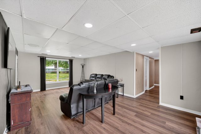 218 16 St N Street, Chariton, IA 50049
