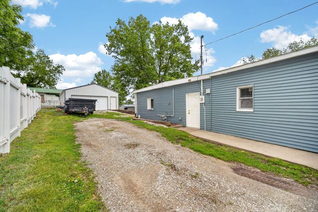 218 16 St N Street, Chariton, IA 50049