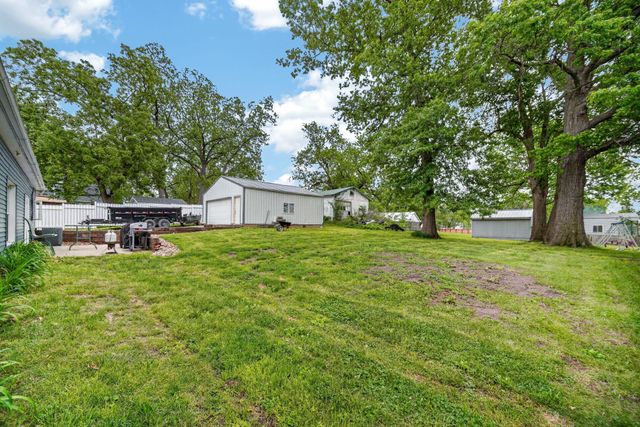 218 16 St N Street, Chariton, IA 50049