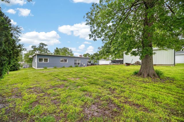 218 16 St N Street, Chariton, IA 50049