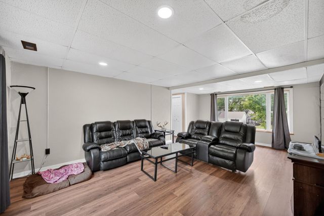 218 16 St N Street, Chariton, IA 50049