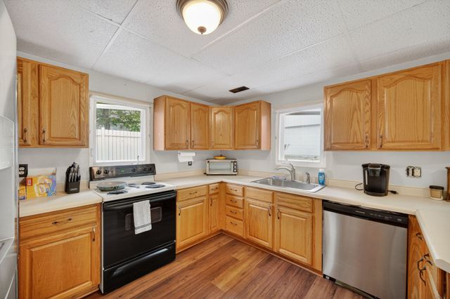 218 16 St N Street, Chariton, IA 50049