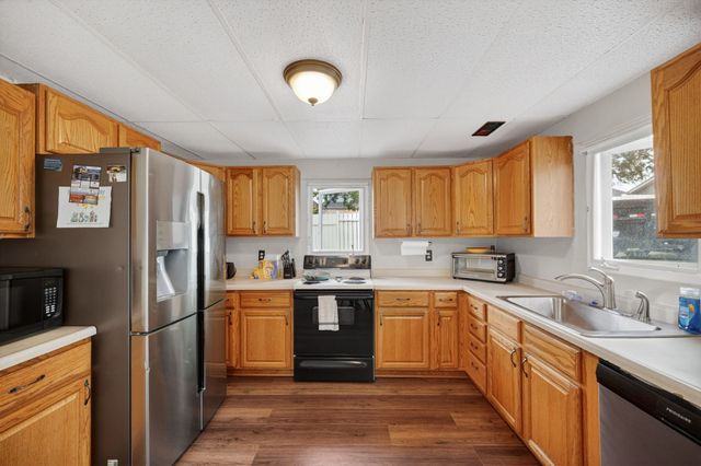 218 16 St N Street, Chariton, IA 50049