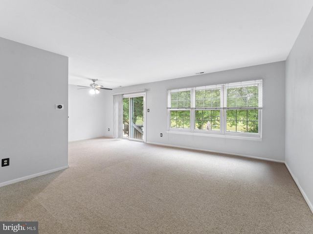 5 LARKSPUR CT, Delran, NJ 08075