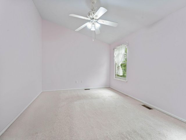 5 LARKSPUR CT, Delran, NJ 08075