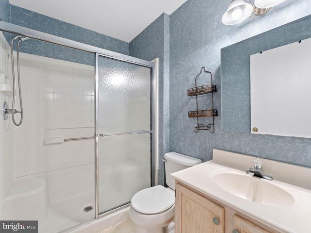 5 LARKSPUR CT, Delran, NJ 08075