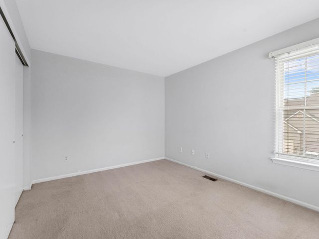 5 LARKSPUR CT, Delran, NJ 08075