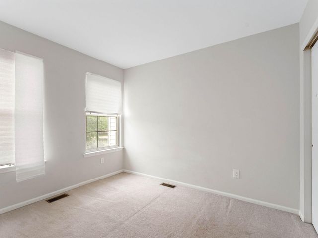 5 LARKSPUR CT, Delran, NJ 08075