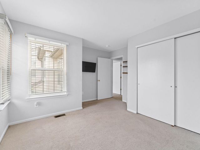 5 LARKSPUR CT, Delran, NJ 08075