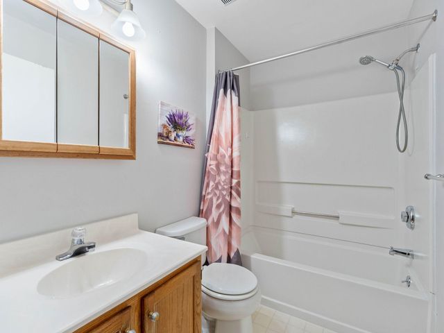 5 LARKSPUR CT, Delran, NJ 08075