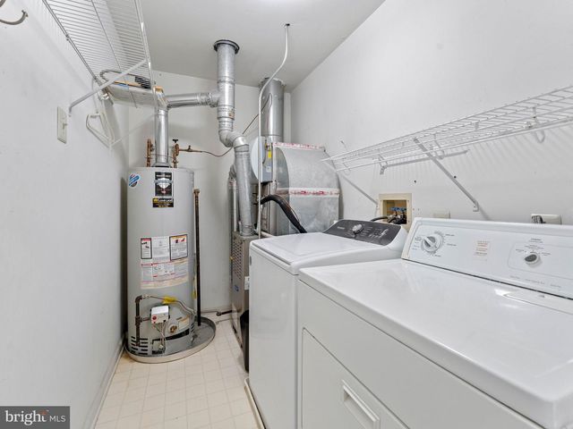 5 LARKSPUR CT, Delran, NJ 08075