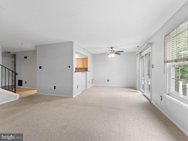 5 LARKSPUR CT, Delran, NJ 08075