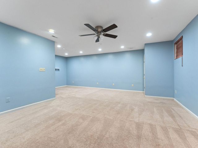 5 LARKSPUR CT, Delran, NJ 08075