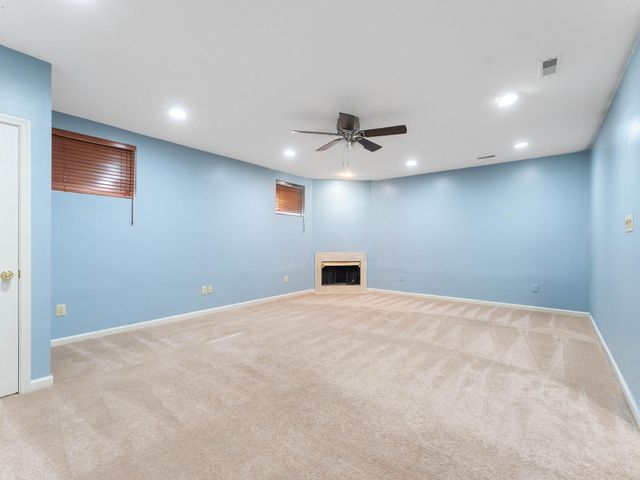 5 LARKSPUR CT, Delran, NJ 08075