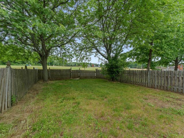 5 LARKSPUR CT, Delran, NJ 08075