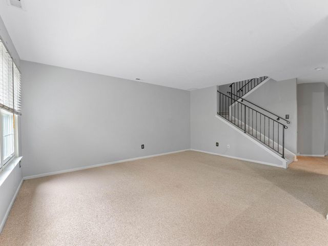 5 LARKSPUR CT, Delran, NJ 08075