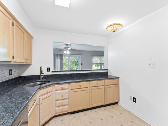 5 LARKSPUR CT, Delran, NJ 08075
