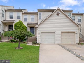 5 LARKSPUR CT, Delran, NJ 08075