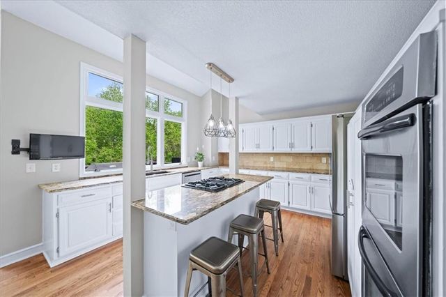 8604 W 153 Street, Overland Park, KS 66223