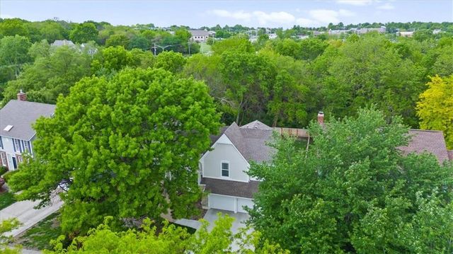 8604 W 153 Street, Overland Park, KS 66223