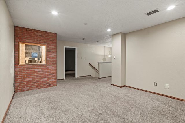 7201 Chambers Creek Lane, Arlington, TX 76002