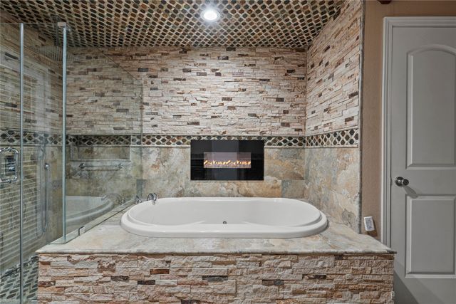 7201 Chambers Creek Lane, Arlington, TX 76002