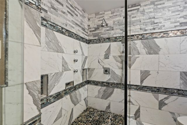 7201 Chambers Creek Lane, Arlington, TX 76002