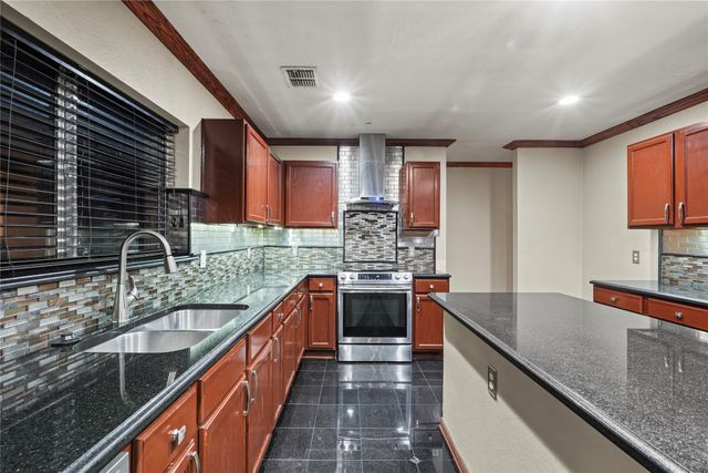 7201 Chambers Creek Lane, Arlington, TX 76002