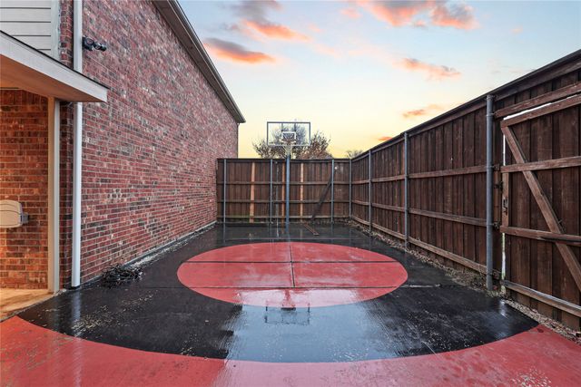 7201 Chambers Creek Lane, Arlington, TX 76002