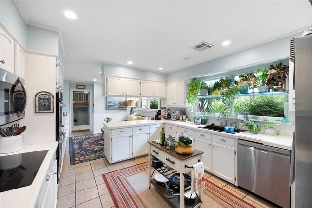 214 N Shore Drive, Russellville, AR 72802