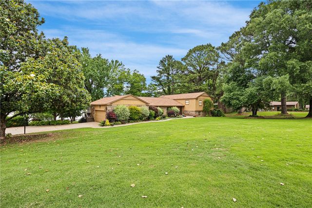 214 N Shore Drive, Russellville, AR 72802