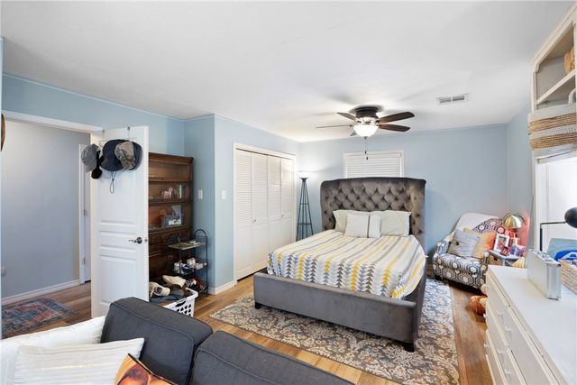 214 N Shore Drive, Russellville, AR 72802