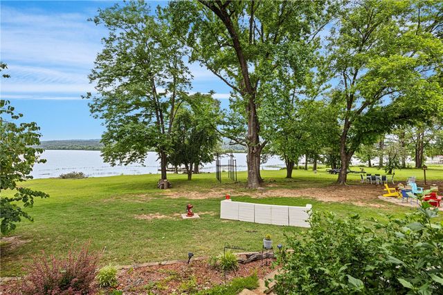 214 N Shore Drive, Russellville, AR 72802