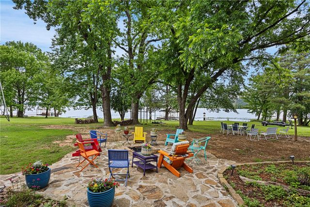 214 N Shore Drive, Russellville, AR 72802