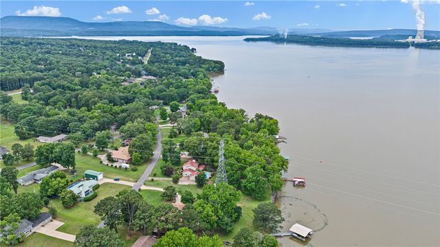 214 N Shore Drive, Russellville, AR 72802