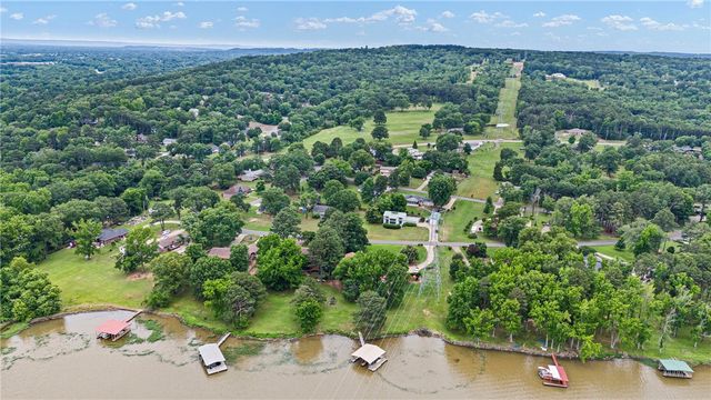 214 N Shore Drive, Russellville, AR 72802