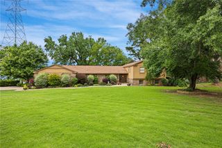 214 N Shore Drive, Russellville, AR 72802