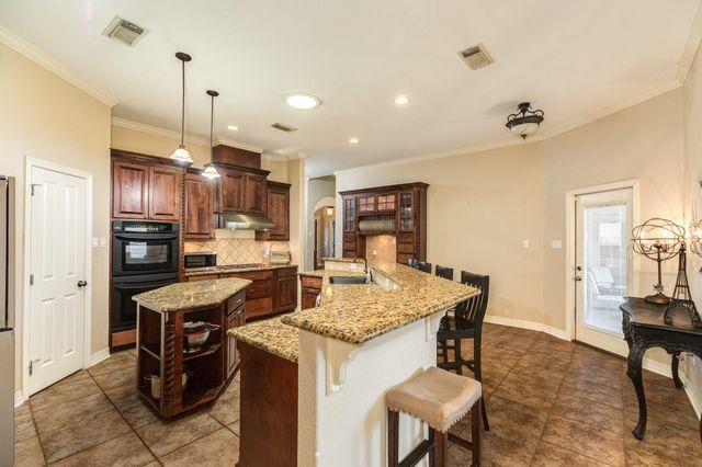 101 Mallard Dr, Clute, TX 77531