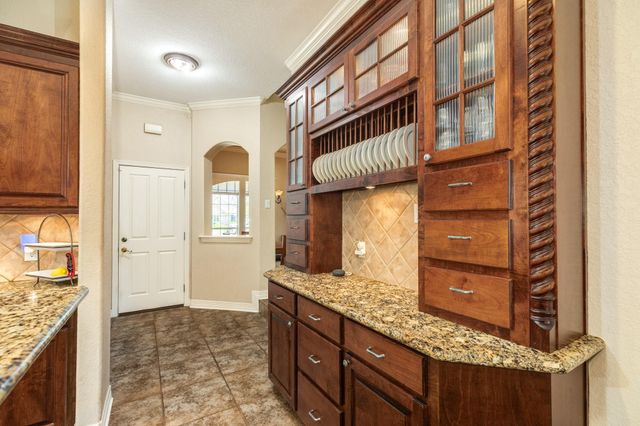 101 Mallard Dr, Clute, TX 77531